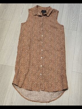 Tahari Sleeveless Button-Front Shift Dress in Rust and Black Microprint